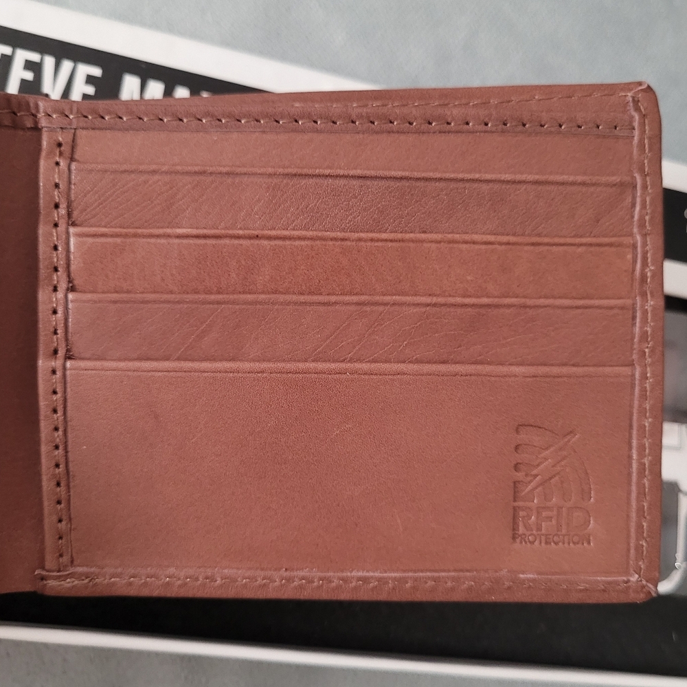 Genuine Leather Wallet & Key Fob Set- Steve Madden - Picture 9 of 16